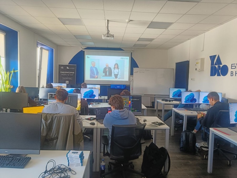 Старт нового сезона Школы синтеза цифровых схем